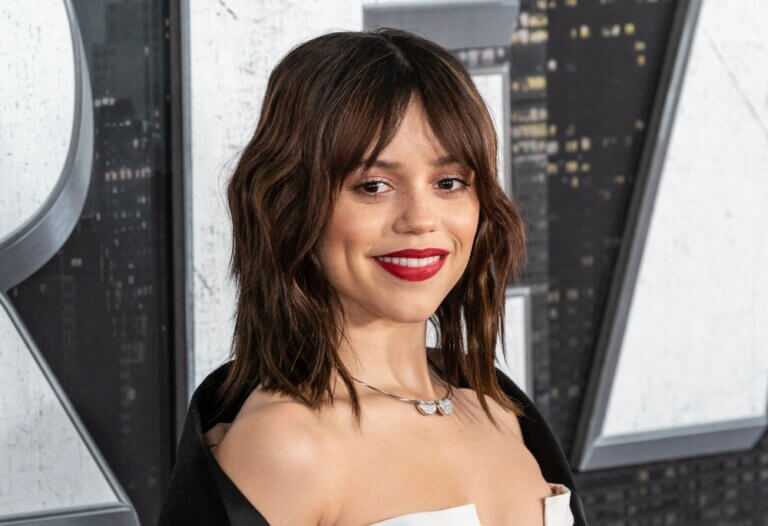 Jenna Ortega at the Scream VI premiere smiling.
